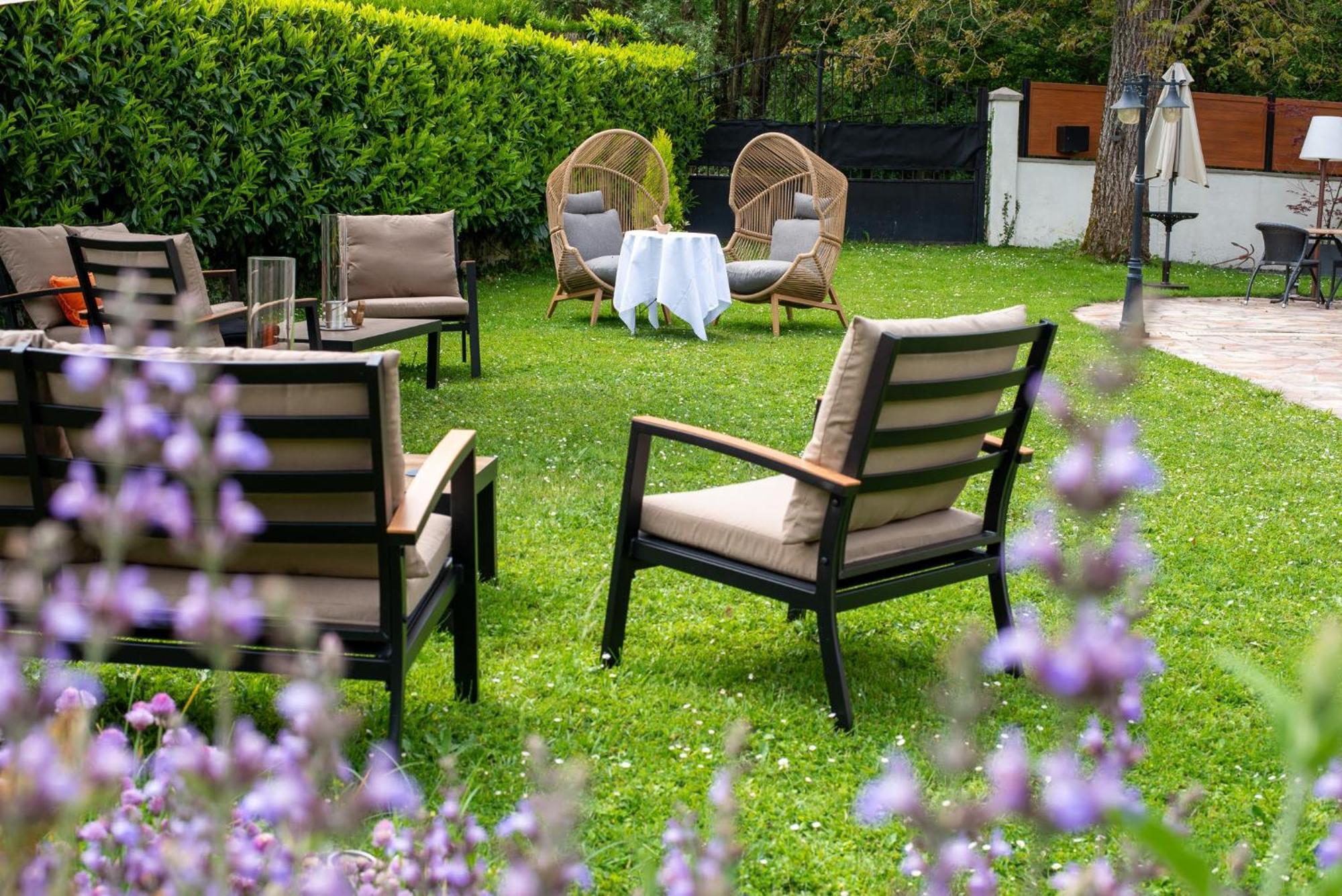 Sechex Nous Hotell Margencel Exteriör bild